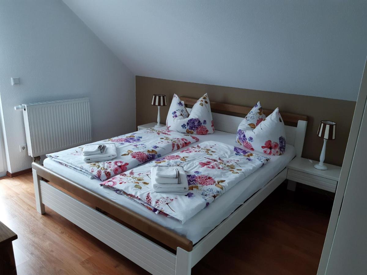 Gastezimmer Rosi Bad Klosterlausnitz Buitenkant foto